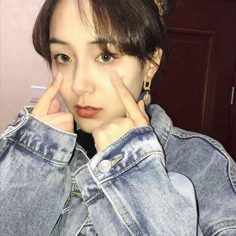 人前溫婉淑儀，人后悶騷放蕩