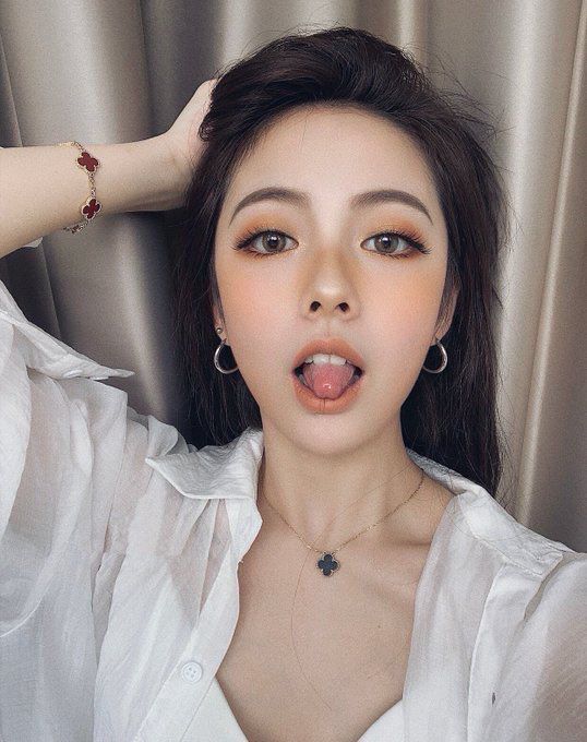 人前溫婉淑儀，人后悶騷放蕩