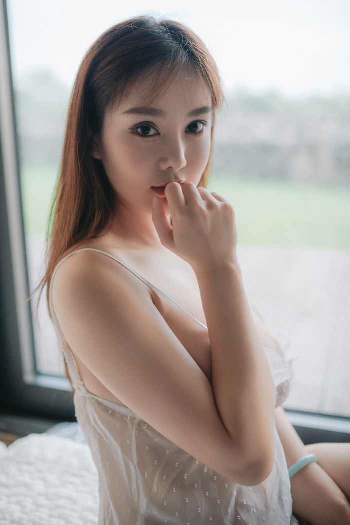一代乳神易陽情趣薄紗豐滿上圍蓋不住