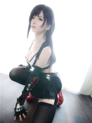 未來(lái)女警吸引姿態(tài)