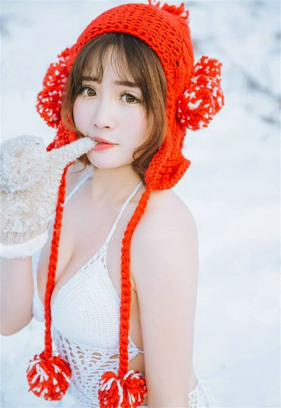 美臀嫵媚撩人清純妹子