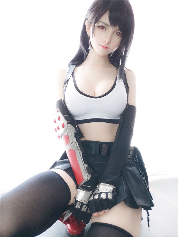 未來女警吸引姿態(tài)