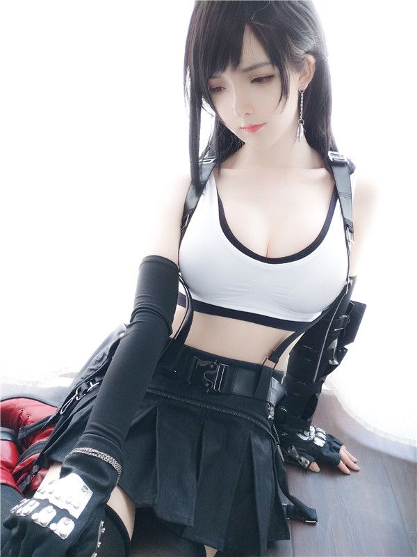 未來女警吸引姿態(tài)