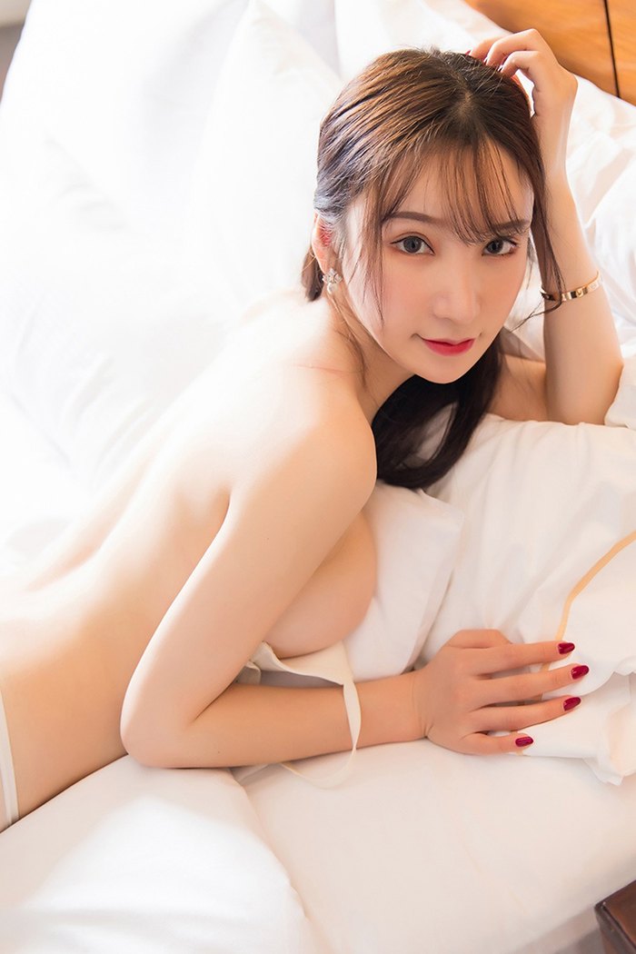 性感女神周于希妖嬈身姿大顯嫵媚