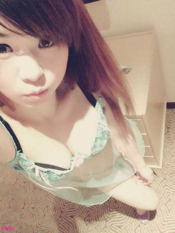 本土露面酒店妹妹愛(ài)吃棒棒~(yú)自拍
