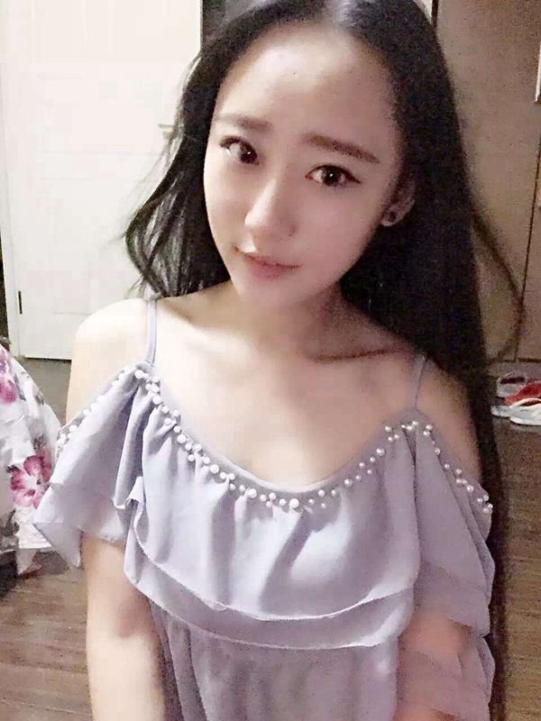 顏值在線，極品騷女，請(qǐng)大力輸出
