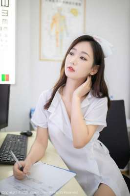 利用午休時(shí)間上短裙妹