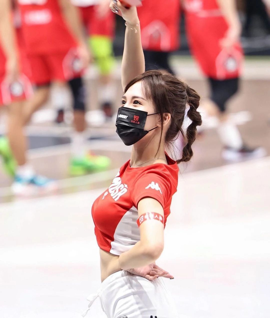 大的來了！臺妹拉拉隊(duì)請求上上對抗