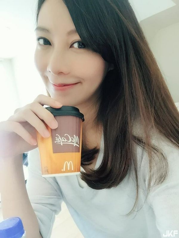 氣質(zhì)破表甜美高挑正妹黃亞琳天堂鳥(niǎo)