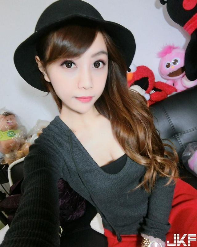 無雙樂團(tuán)可愛女孩溫盈鈞!黑長直加上動(dòng)人大眼!