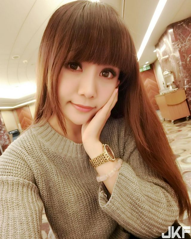 無雙樂團(tuán)可愛女孩溫盈鈞!黑長直加上動(dòng)人大眼!