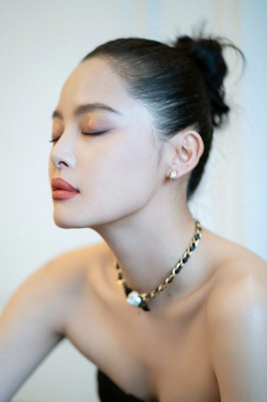 寫真辛芷蕾的氣質(zhì)太搶鏡，驚艷時(shí)尚，身材好高級(jí)