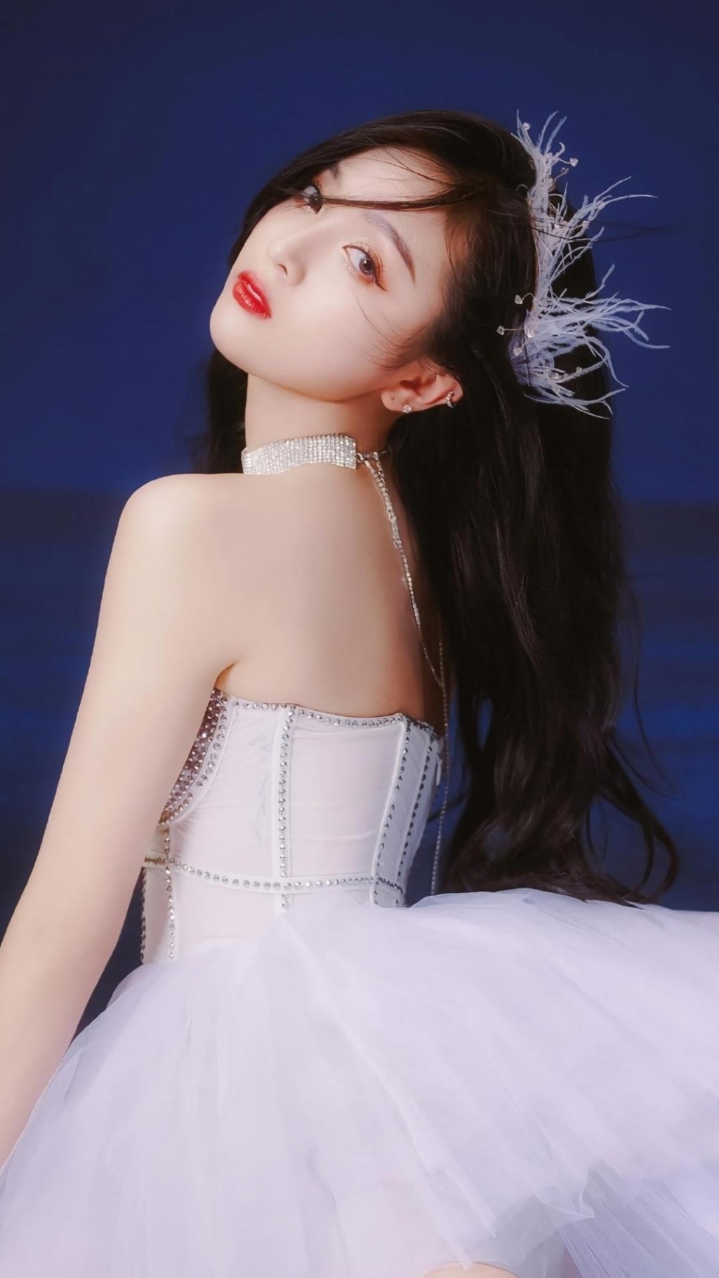 氣質(zhì)女神吳宣儀仙氣粉色紗裙誘人寫(xiě)真