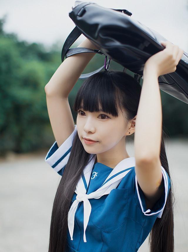 一個清純性感美女夏休學(xué)生時代