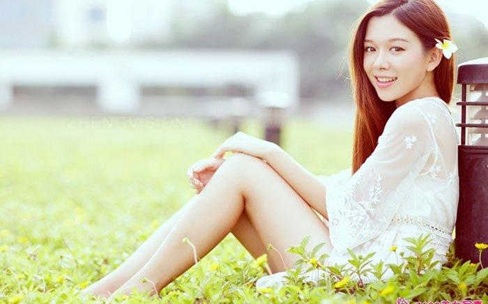 清純時(shí)尚美女宛如鮮花