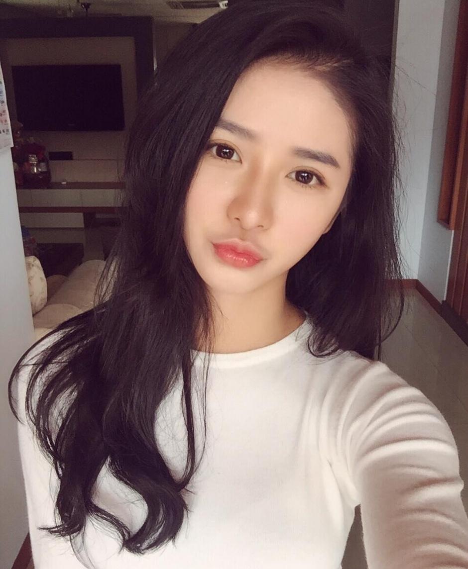 時(shí)尚女神蔡卓宜治愈系笑容甜美圖片
