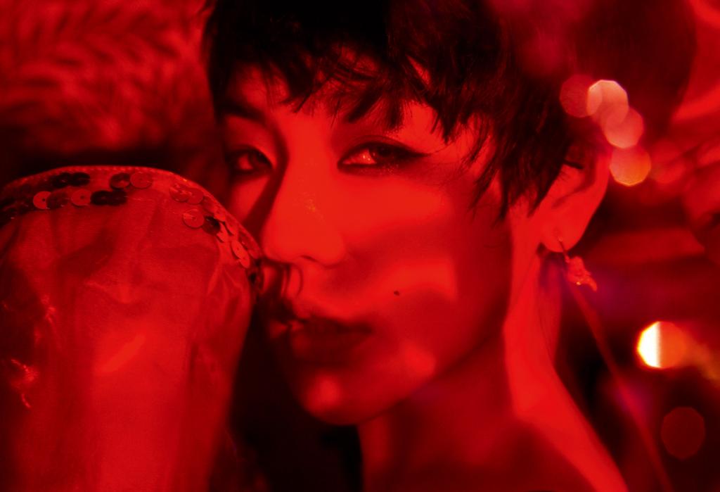 小S徐熙娣《男人裝》“忽然迷情夜”主題夢(mèng)幻性感大片