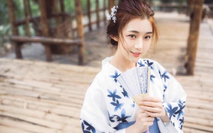 甜美可人和服少女清新養(yǎng)眼寫真圖片
