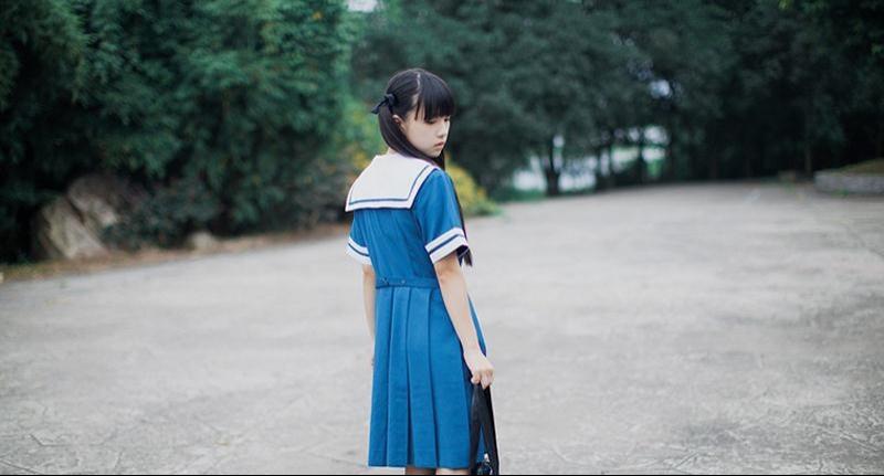 一個清純性感美女夏休學(xué)生時代