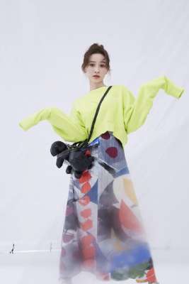 海鈴個(gè)性創(chuàng)意時(shí)尚美艷動(dòng)人時(shí)尚寫真