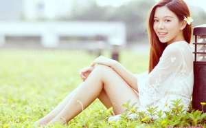 清純時尚美女宛如鮮花