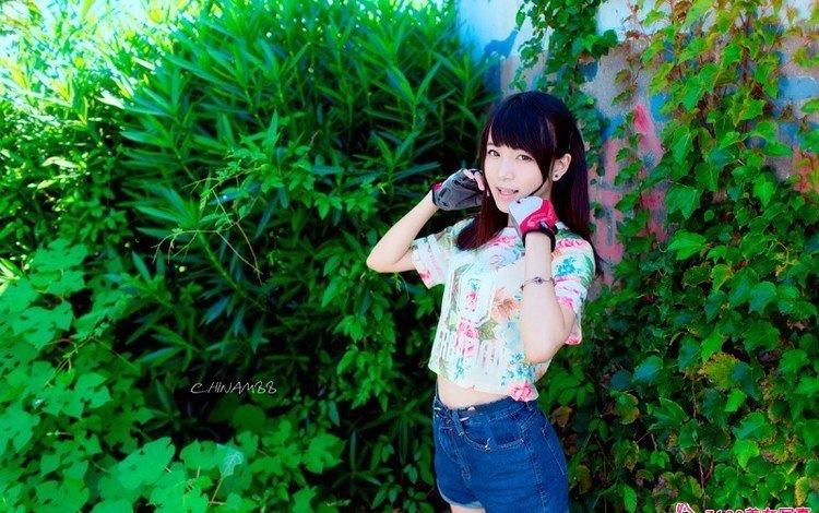 單車(chē)?yán)泵贸浅菤g樂(lè)笑顏明媚動(dòng)人寫(xiě)真