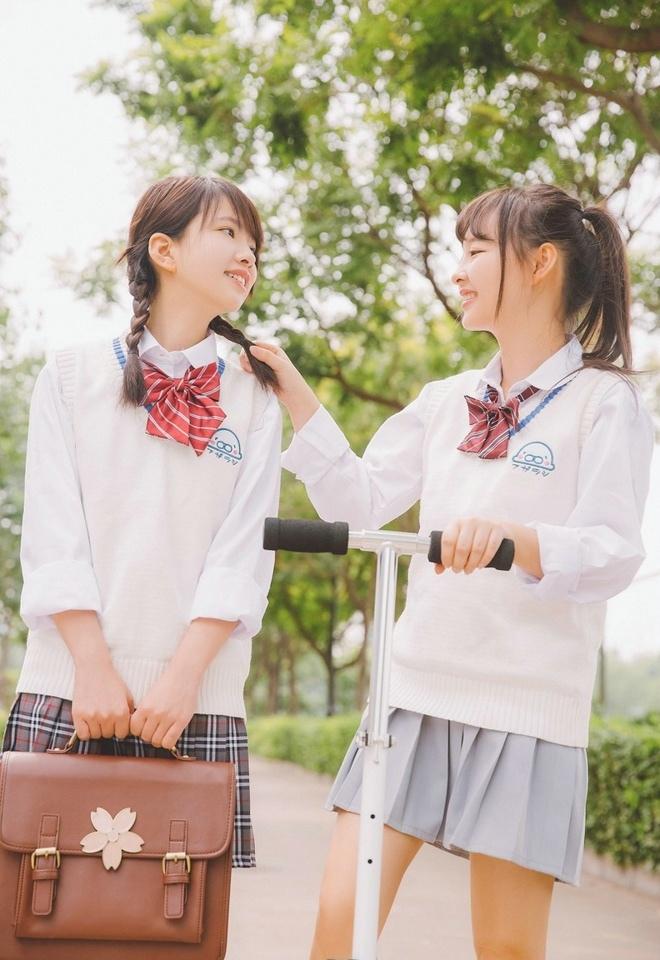 清純甜美學(xué)生妹清新迷人姐妹花清新粉嫩陽光俏皮唯美時尚寫真