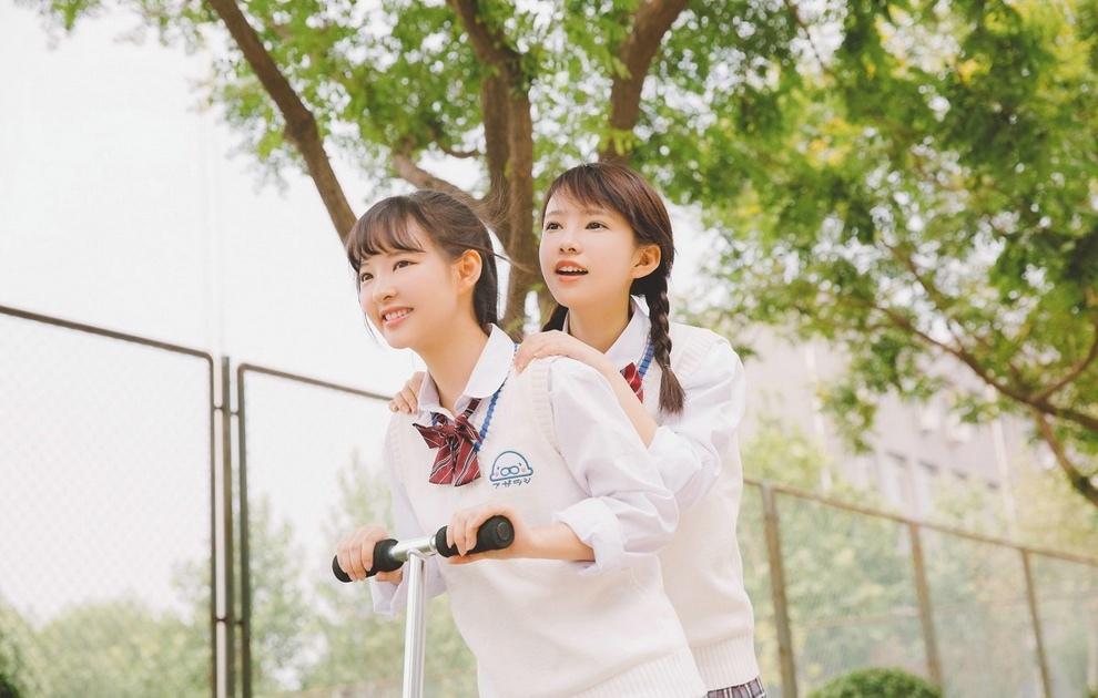 清純甜美學(xué)生妹清新迷人姐妹花清新粉嫩陽光俏皮唯美時尚寫真
