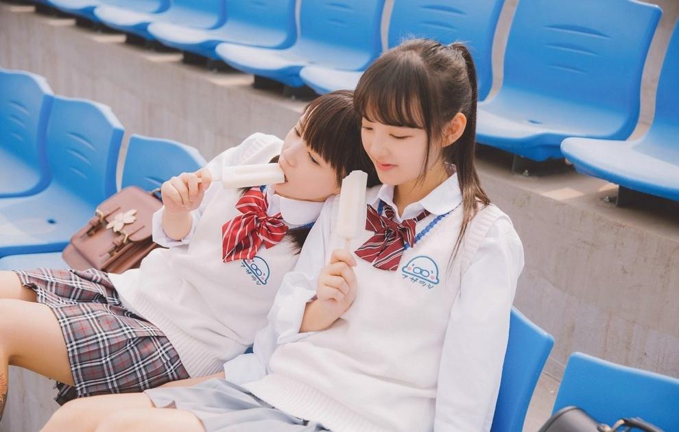 清純甜美學(xué)生妹清新迷人姐妹花清新粉嫩陽光俏皮唯美時尚寫真