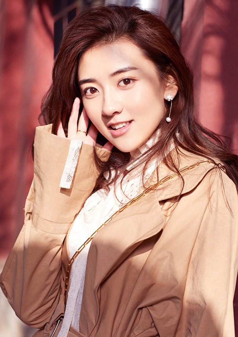 梁潔甜美優(yōu)雅時(shí)尚街拍高清圖片