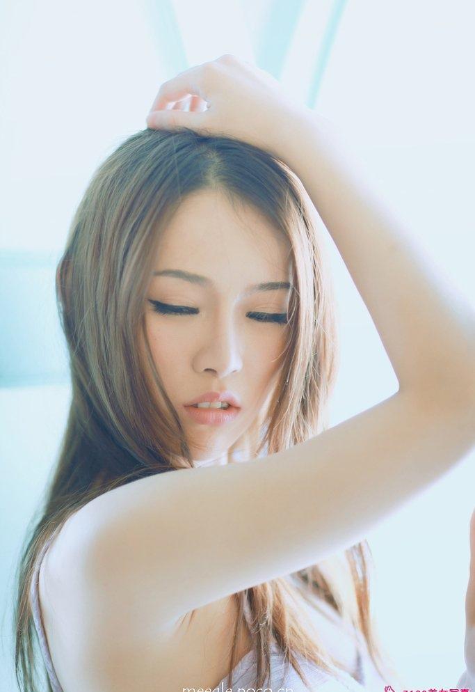 藍(lán)色天臺(tái)寫真
