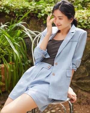 韓國女演員金泰梨西服套裝優(yōu)雅知性職業(yè)范寫真