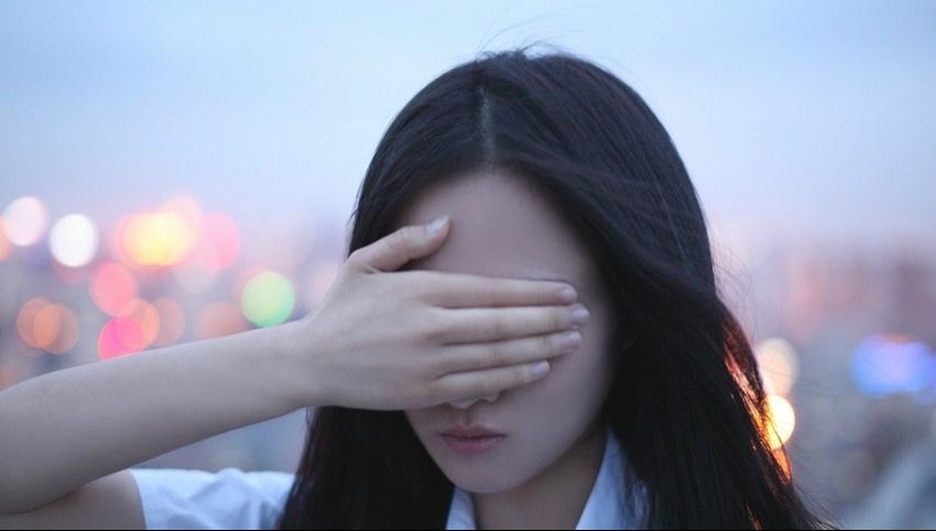 玉女王筱淇天臺(tái)魅力側(cè)顏閃亮寫真