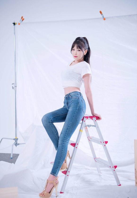 性感女星李恩惠玉腿蠻腰寫(xiě)真