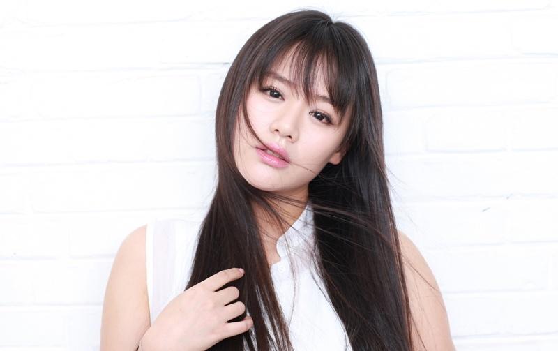 馬思純長發(fā)唯美時尚寫真