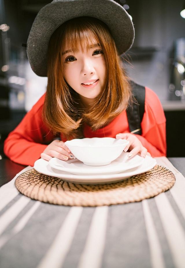 純真時(shí)尚可愛(ài)少女超市搞怪記
