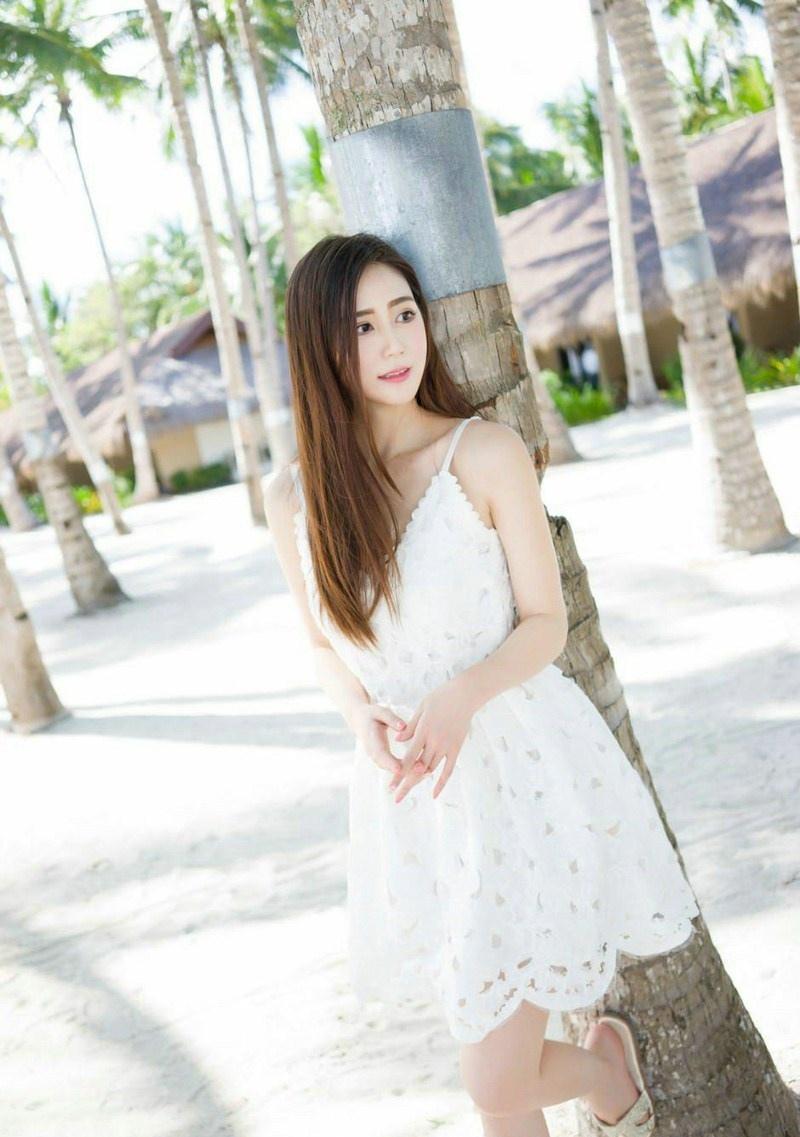 宅男女神SISY思海邊氣質(zhì)白色短裙迷人時尚寫真