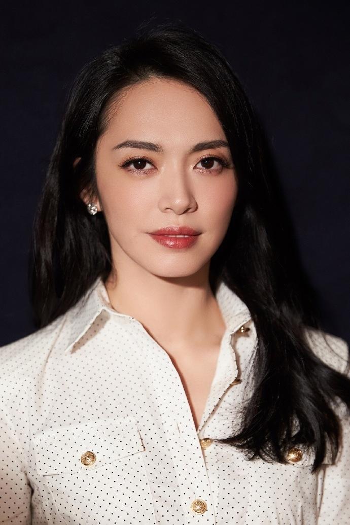 姚晨簡(jiǎn)約優(yōu)雅氣質(zhì)寫(xiě)真圖片