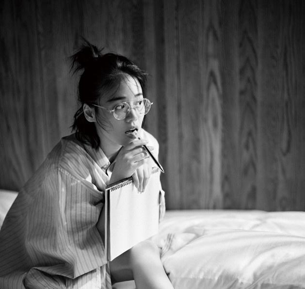 馬思純曝文藝清新封面 深潛少女陽(yáng)光明媚寫(xiě)真