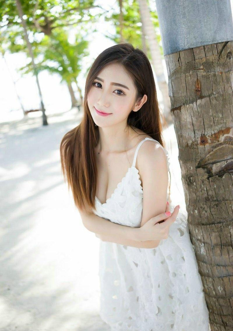宅男女神SISY思海邊氣質(zhì)白色短裙迷人時尚寫真