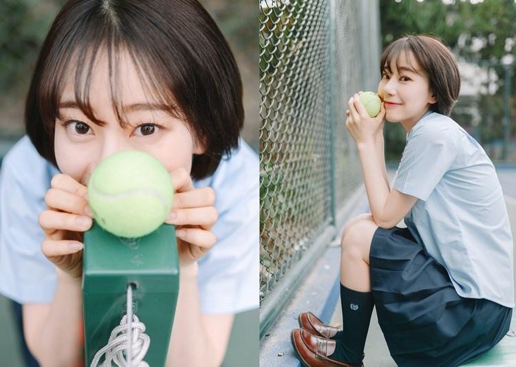 短發(fā)少女清純甜美戶外球場(chǎng)寫真圖片