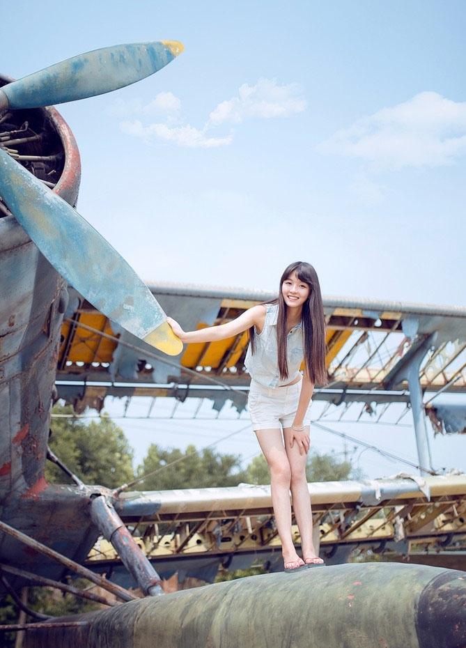長發(fā)清純美女小秀蠻腰寫真