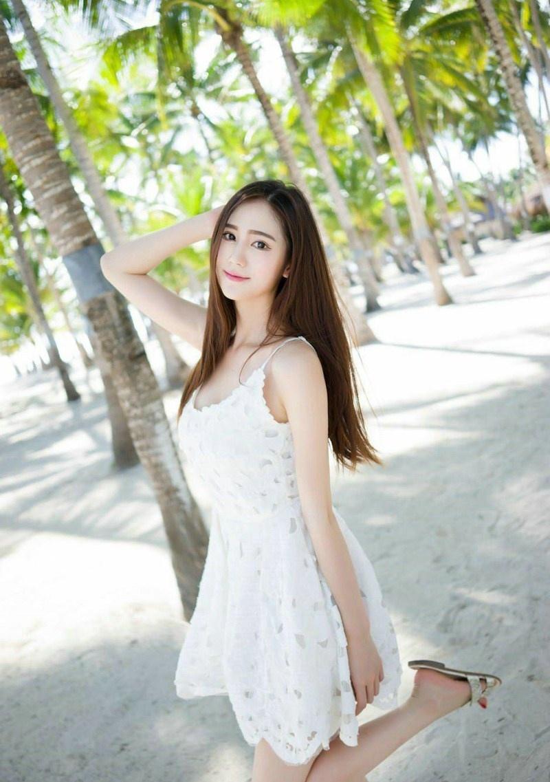 宅男女神SISY思海邊氣質(zhì)白色短裙迷人時尚寫真