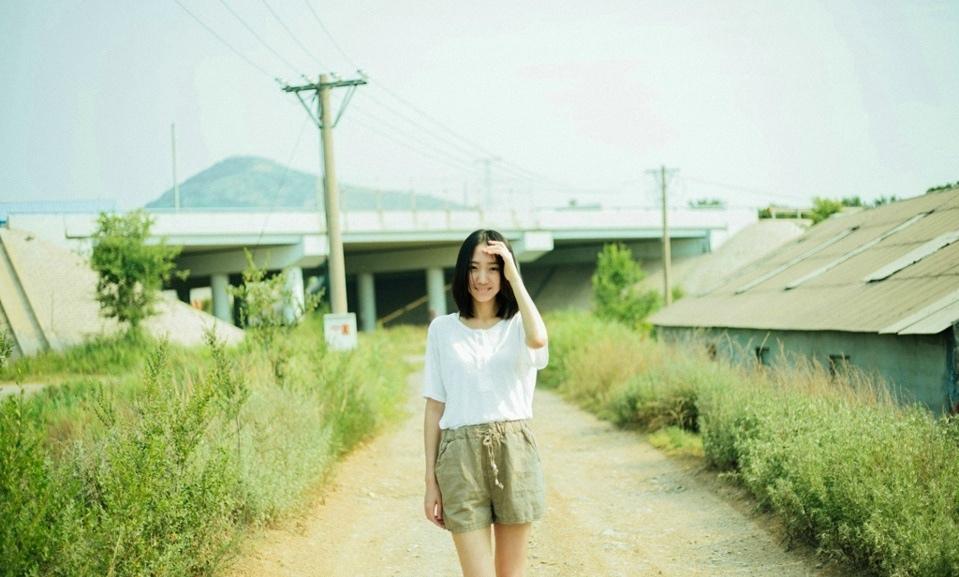 文藝小清新妹子夏天治愈系時(shí)尚寫(xiě)真