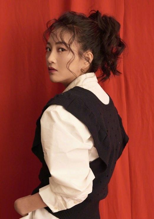 辣媽包文婧媚眼如絲百變?cè)煨蜕倥惺銓懻鎴D片