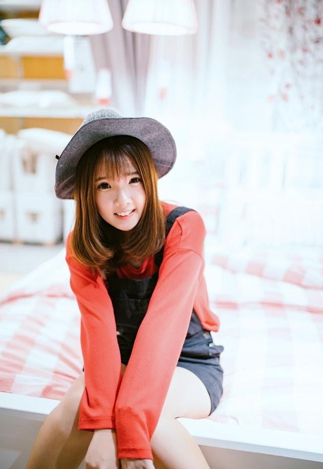 純真時(shí)尚可愛(ài)少女超市搞怪記