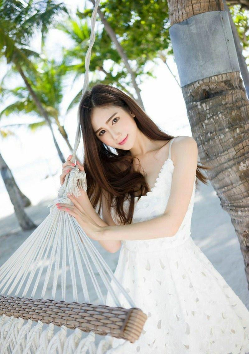 宅男女神SISY思海邊氣質(zhì)白色短裙迷人時尚寫真