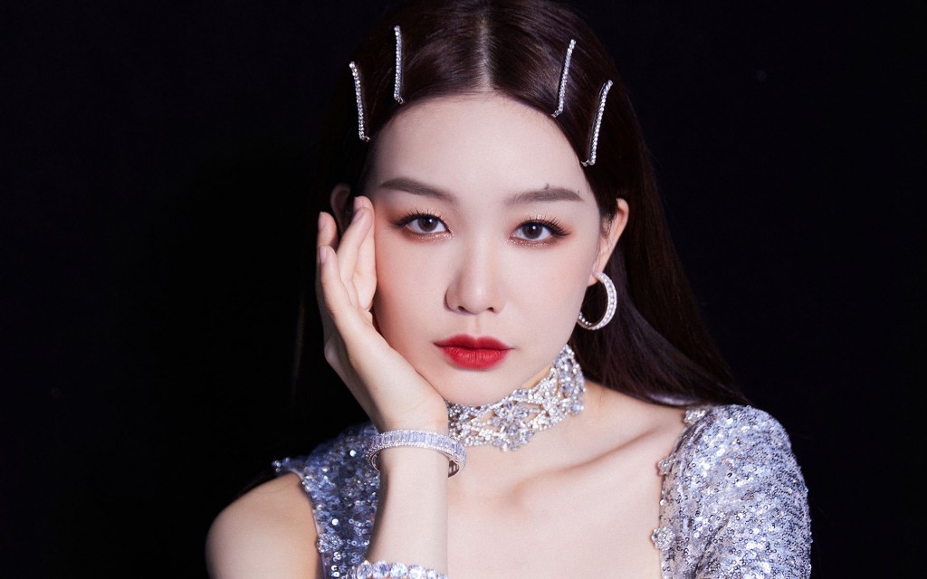 火箭少女101金屬風(fēng)高清桌面壁紙