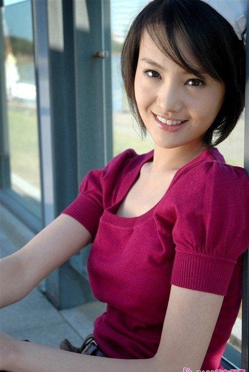 當(dāng)紅玉女鄭爽時(shí)尚寫(xiě)真