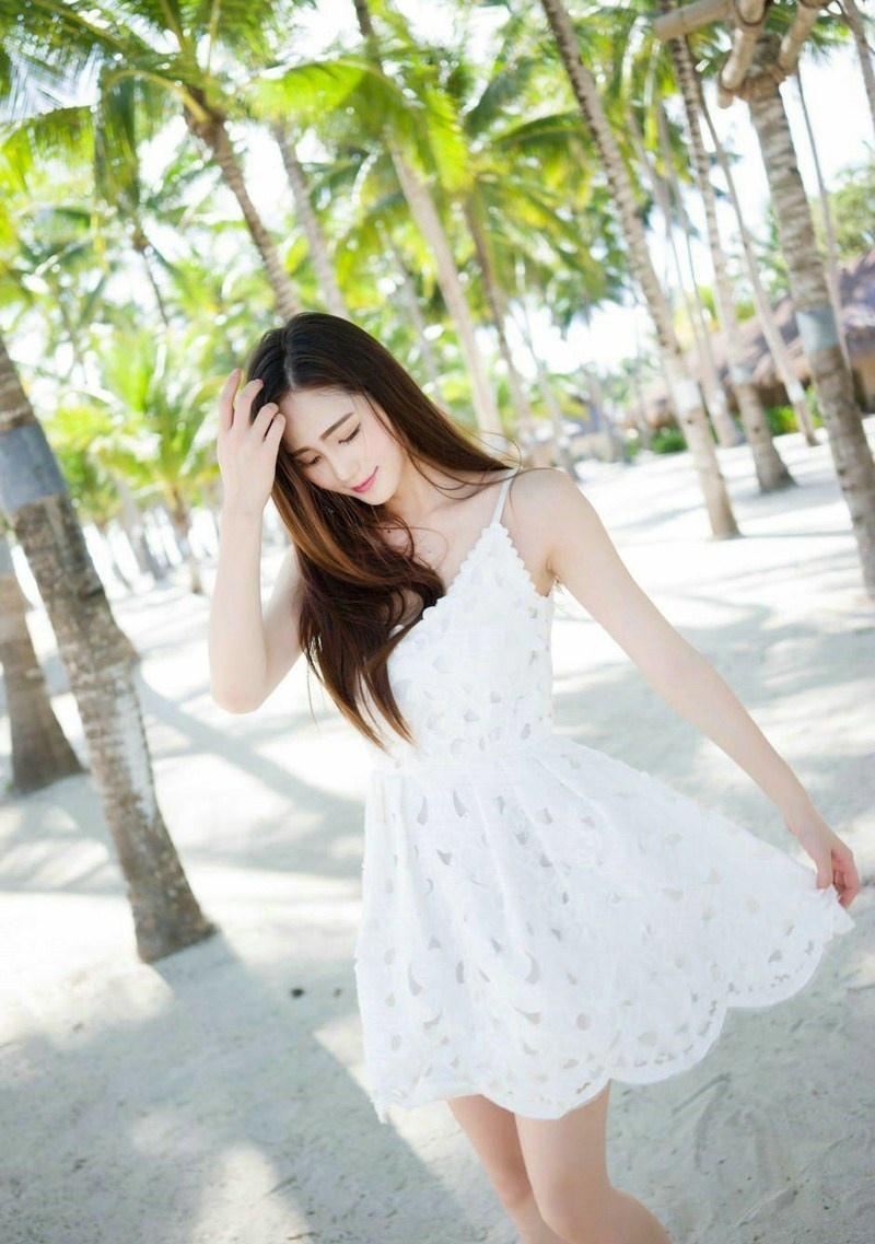 宅男女神SISY思海邊氣質(zhì)白色短裙迷人時尚寫真